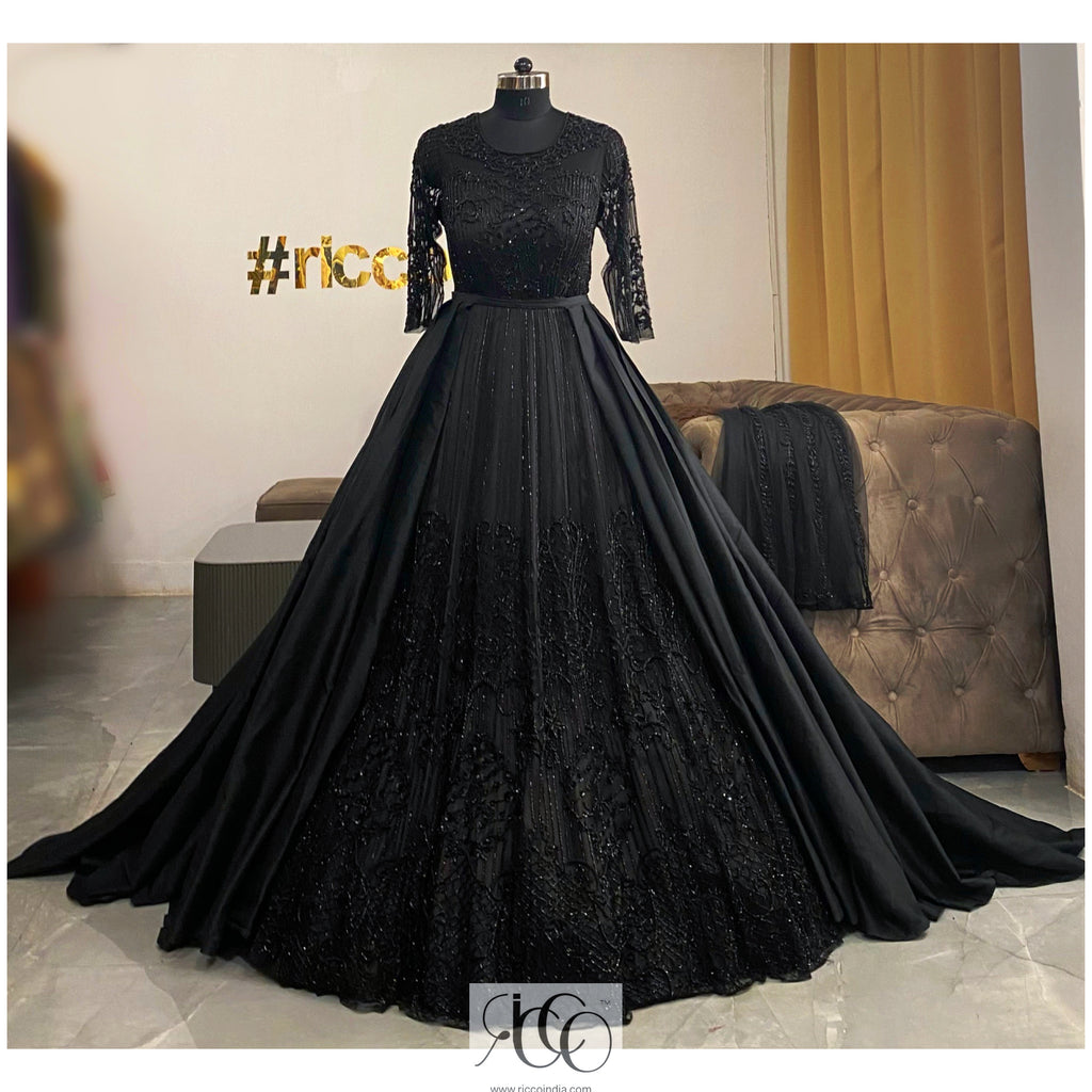 BLACK GOWN WITH REMOVABLE TRAIN – Ricco India